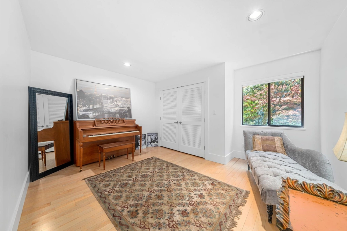 Primary Bathroom Photo of 4869 Capilano Road, North Vancouver, BC