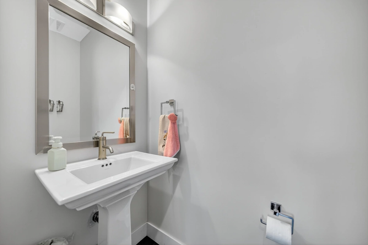 Bedroom 3 Photo of 38 2689 Parkway Drive, Surrey, BC