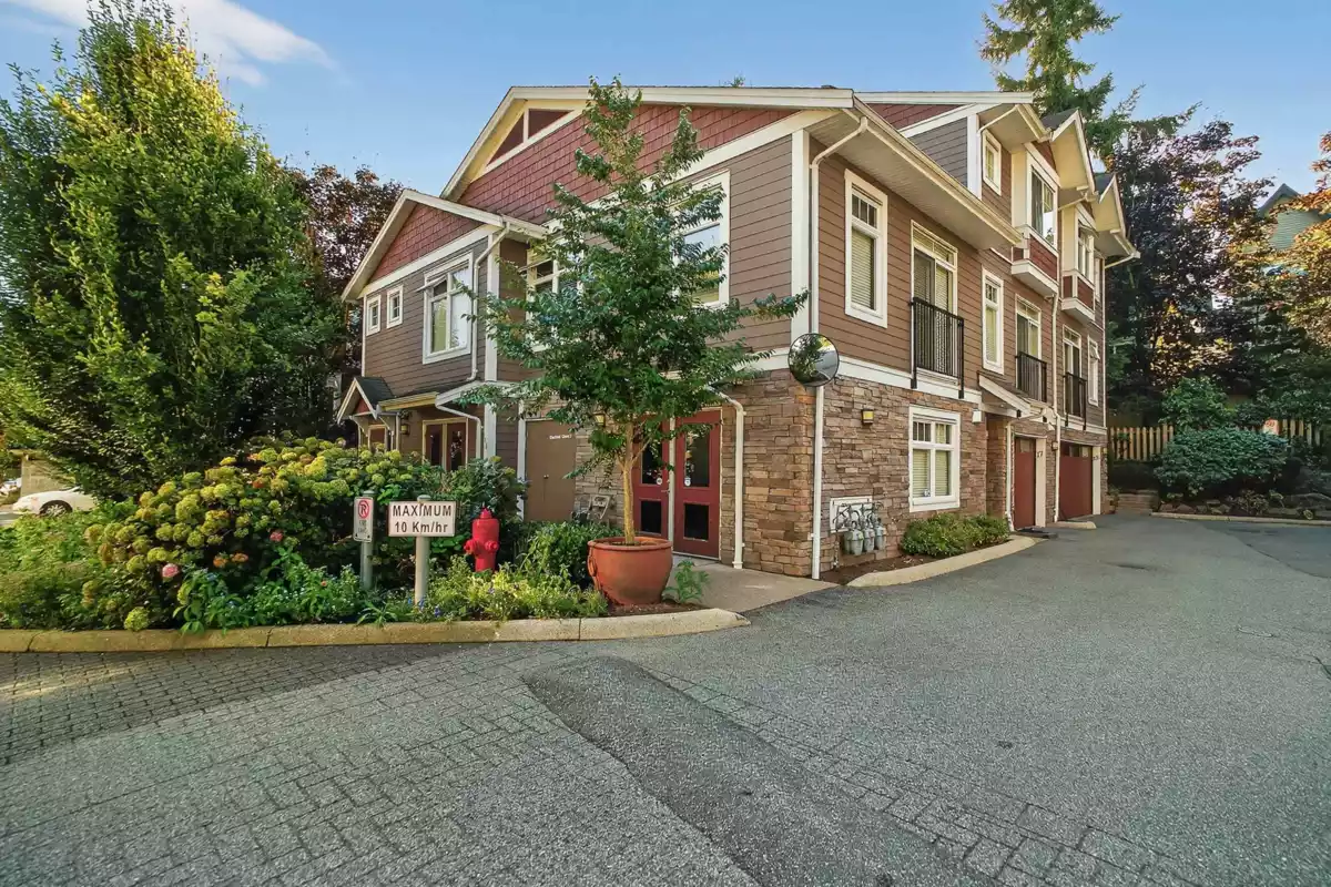 Hallway Photo of 38 2689 Parkway Drive, Surrey, BC