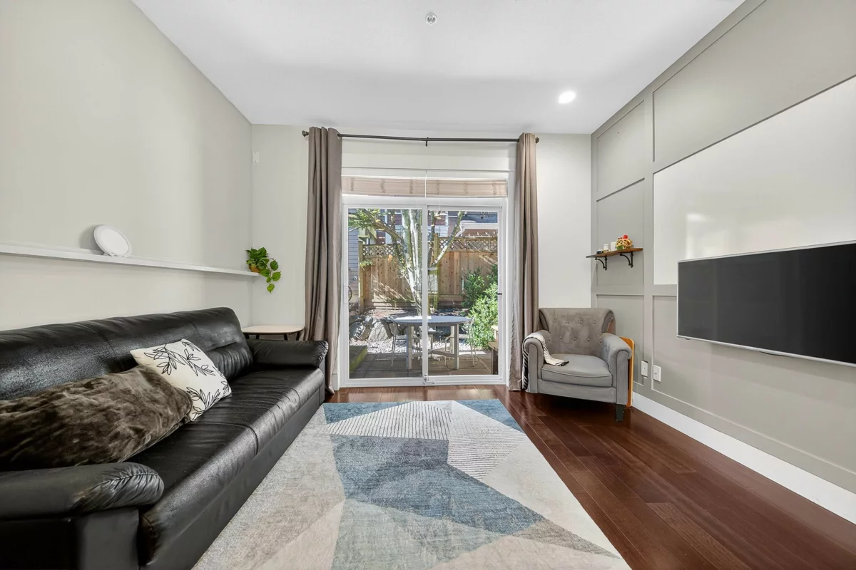 Living Room Photo of 38 2689 Parkway Drive, Surrey, BC