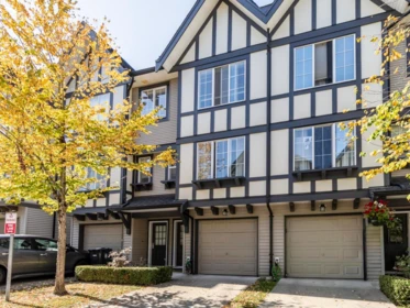 Living Room Photo of 44 20875 80 Avenue, Langley, BC