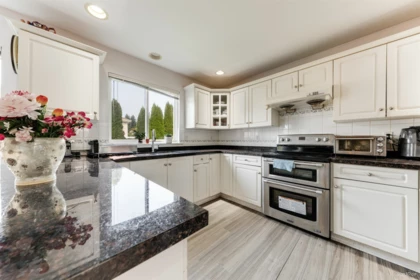 Primary Bathroom Photo of 16543 108 Avenue, Surrey, BC