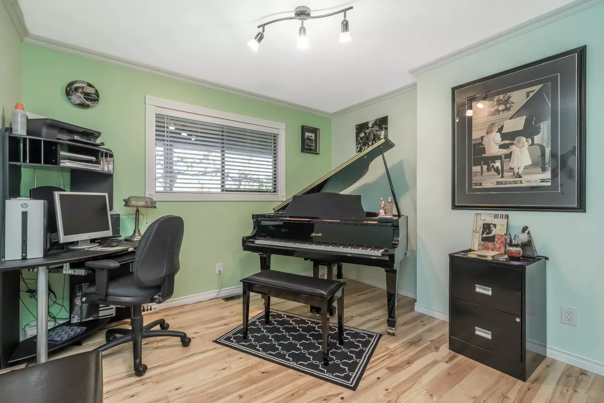 Entry Foyer Photo of 9209 Norum Road, Delta, BC