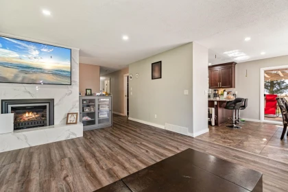 Kitchen Island Photo of 5460 Interprovincial Highway, Abbotsford, BC