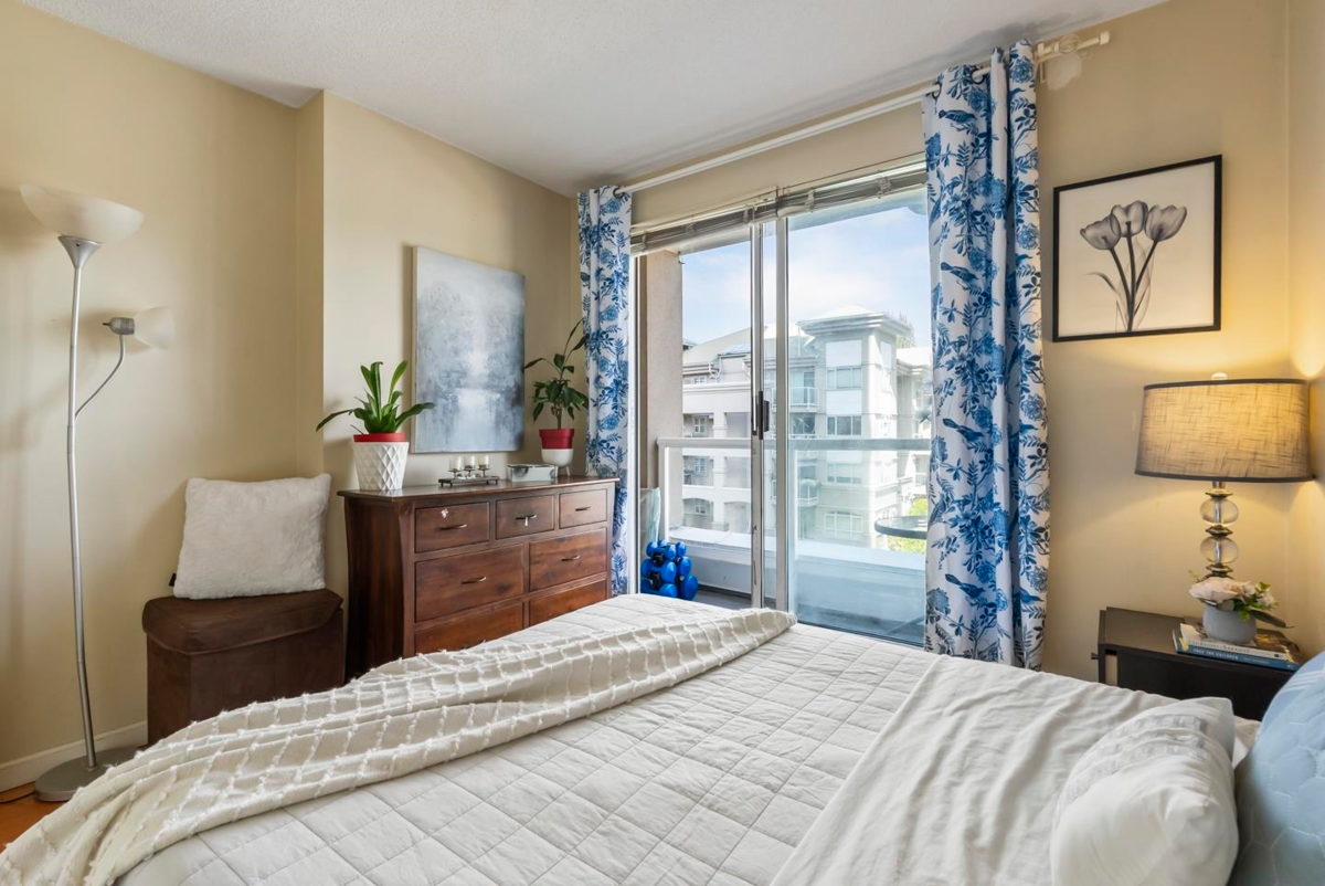 Breakfast Nook Photo of 304 10523 University Drive, Surrey, BC