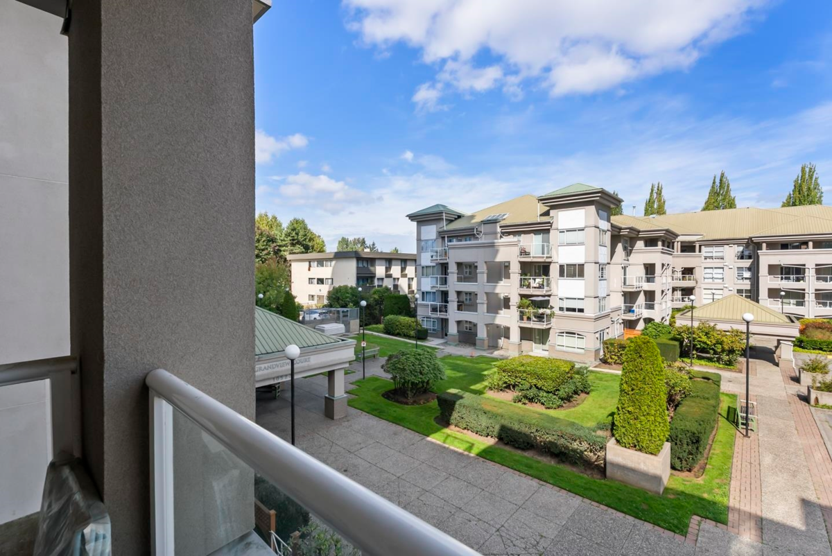 Guest Bathroom Photo of 304 10523 University Drive, Surrey, BC