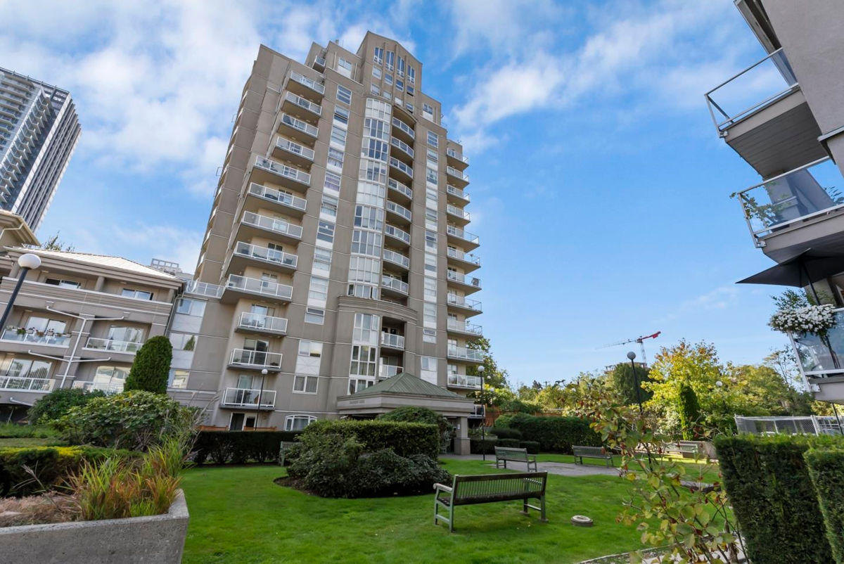 Powder Room Photo of 304 10523 University Drive, Surrey, BC