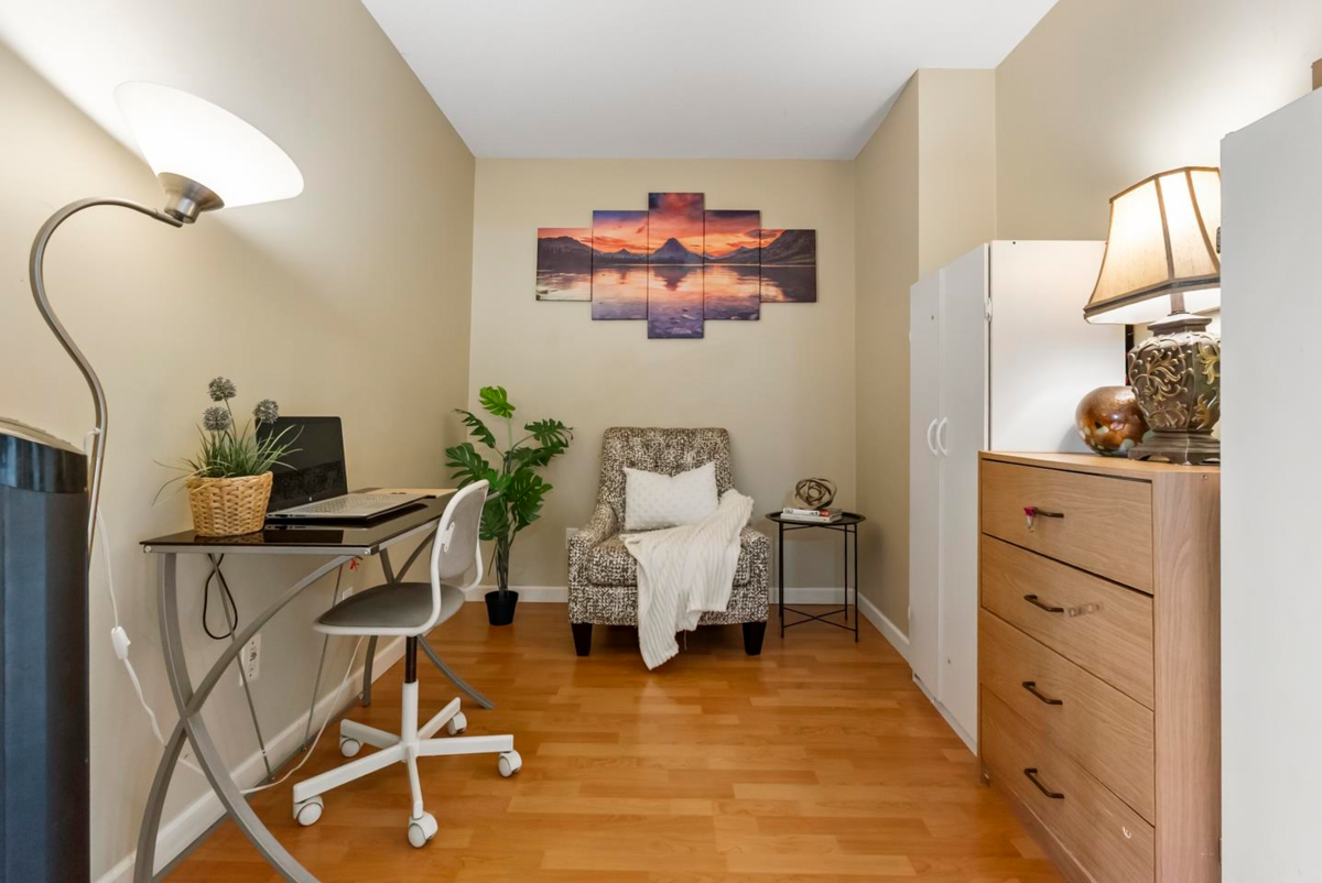 Primary Bathroom Photo of 304 10523 University Drive, Surrey, BC