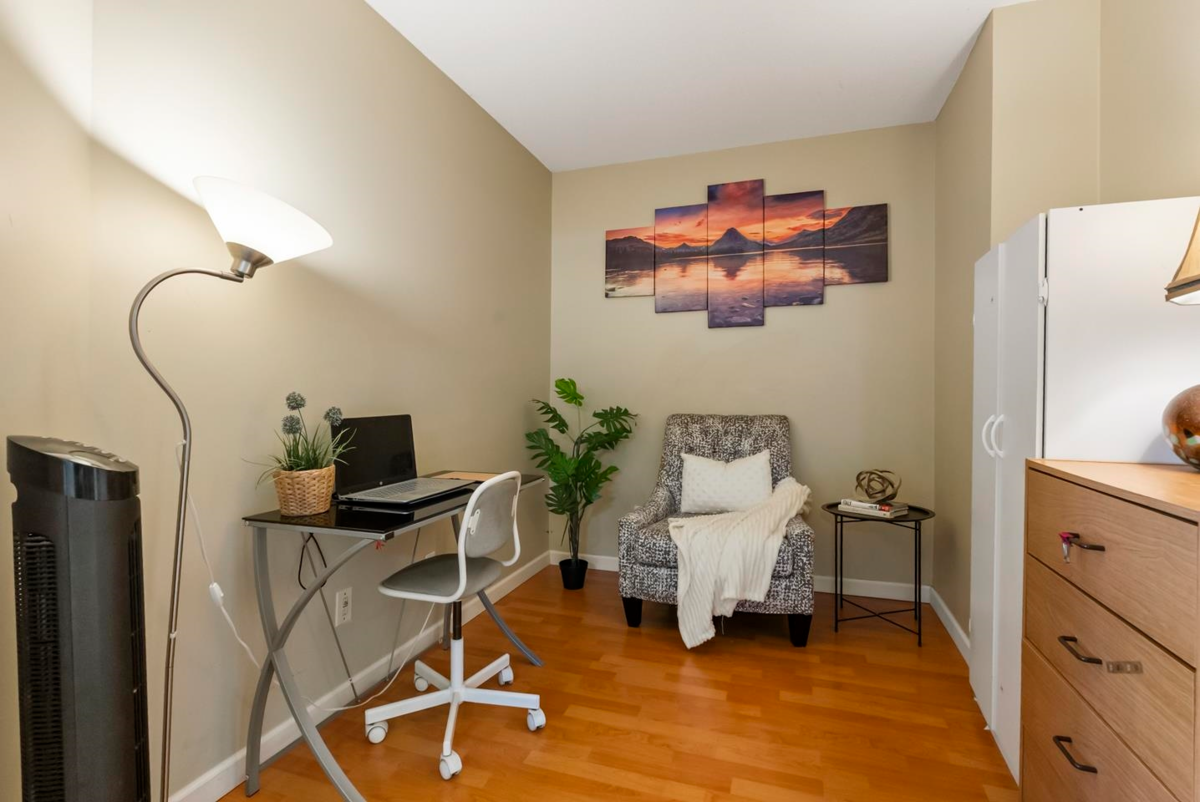 Walk-In Closet Photo of 304 10523 University Drive, Surrey, BC