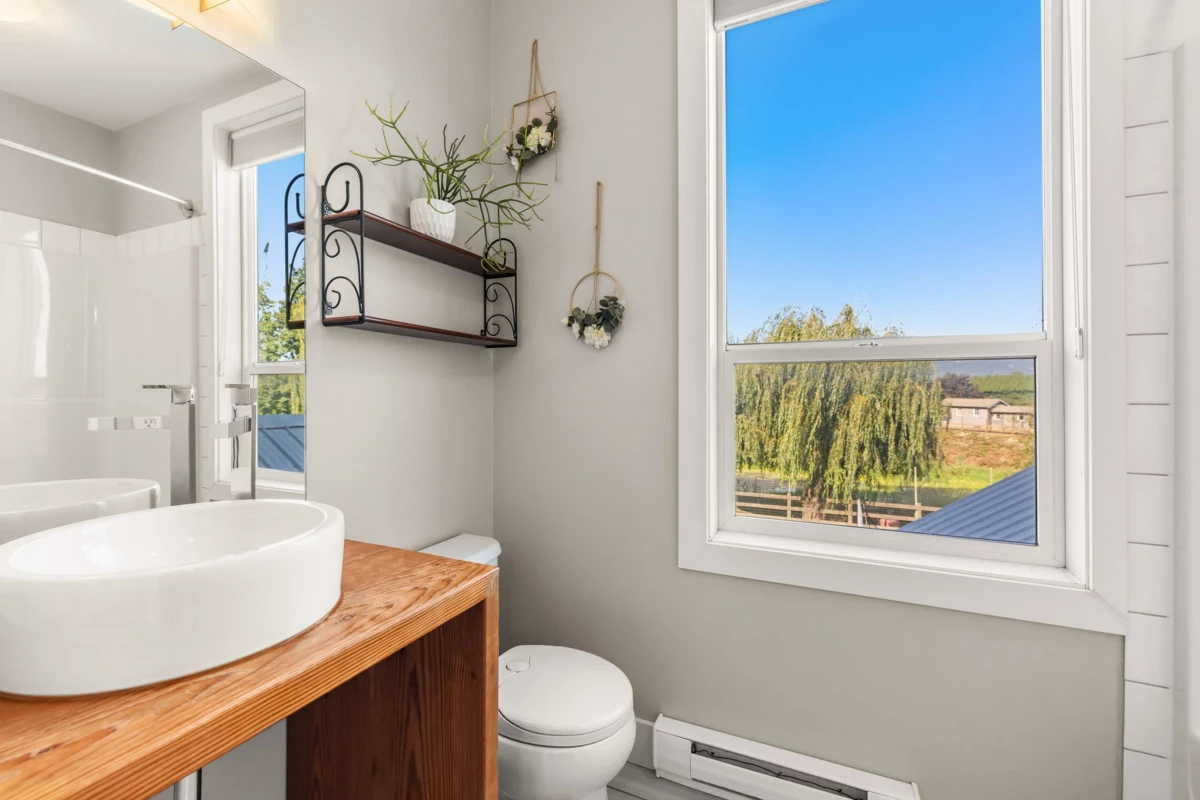 Entry Foyer Photo of 51495 Old Yale Road, Rosedale, BC