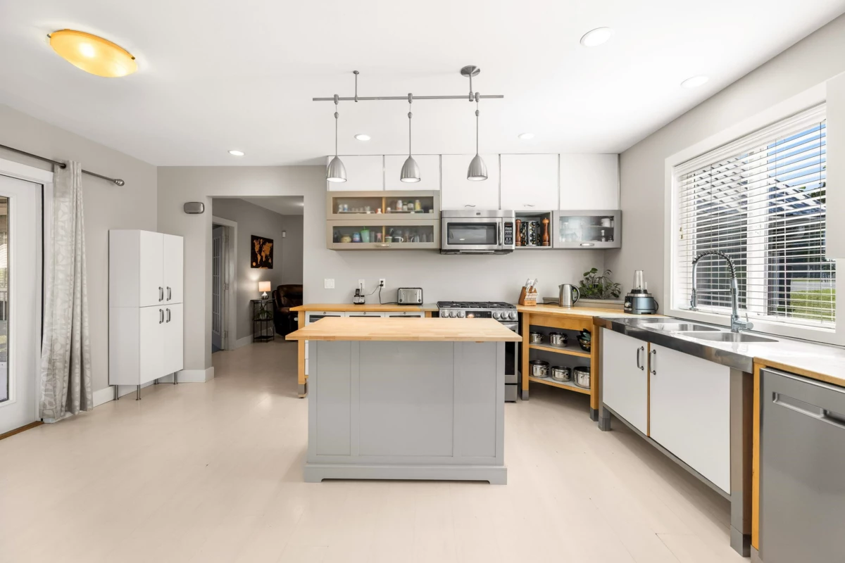 Kitchen Photo of 51495 Old Yale Road, Rosedale, BC