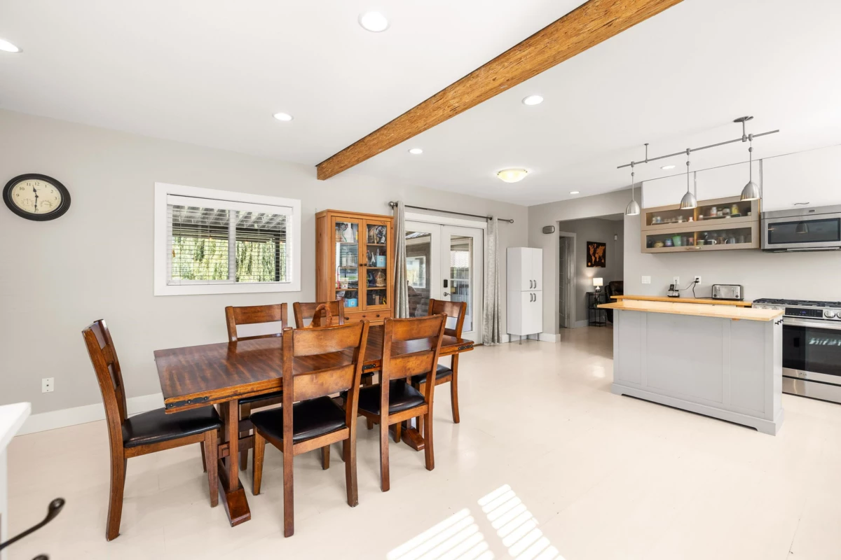 Living Room Photo of 51495 Old Yale Road, Rosedale, BC