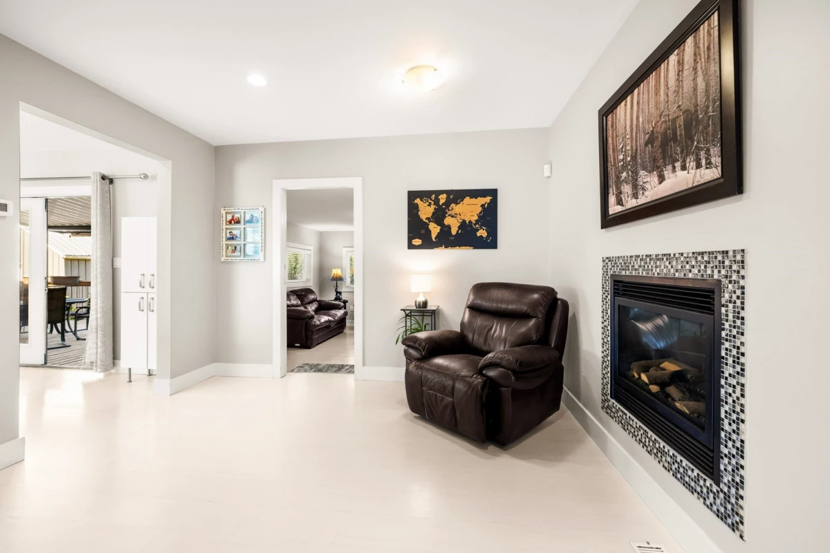 Primary Bathroom Photo of 51495 Old Yale Road, Rosedale, BC