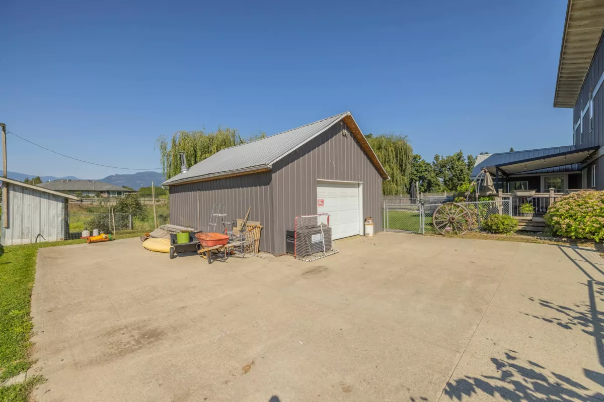 Swimming Pool Photo of 51495 Old Yale Road, Rosedale, BC