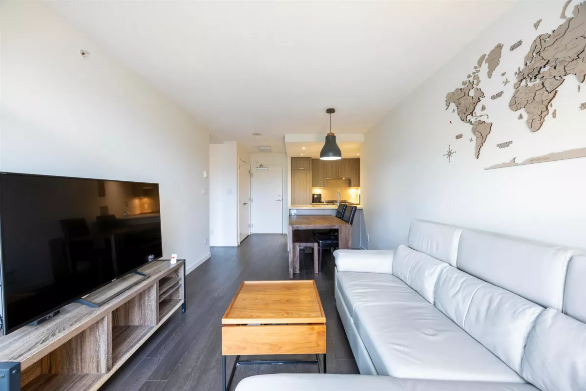 Dining Area Photo of 657 5515 Boundary Road, Vancouver, BC
