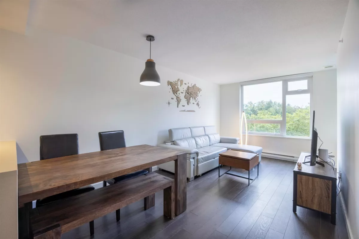 Kitchen Island Photo of 657 5515 Boundary Road, Vancouver, BC
