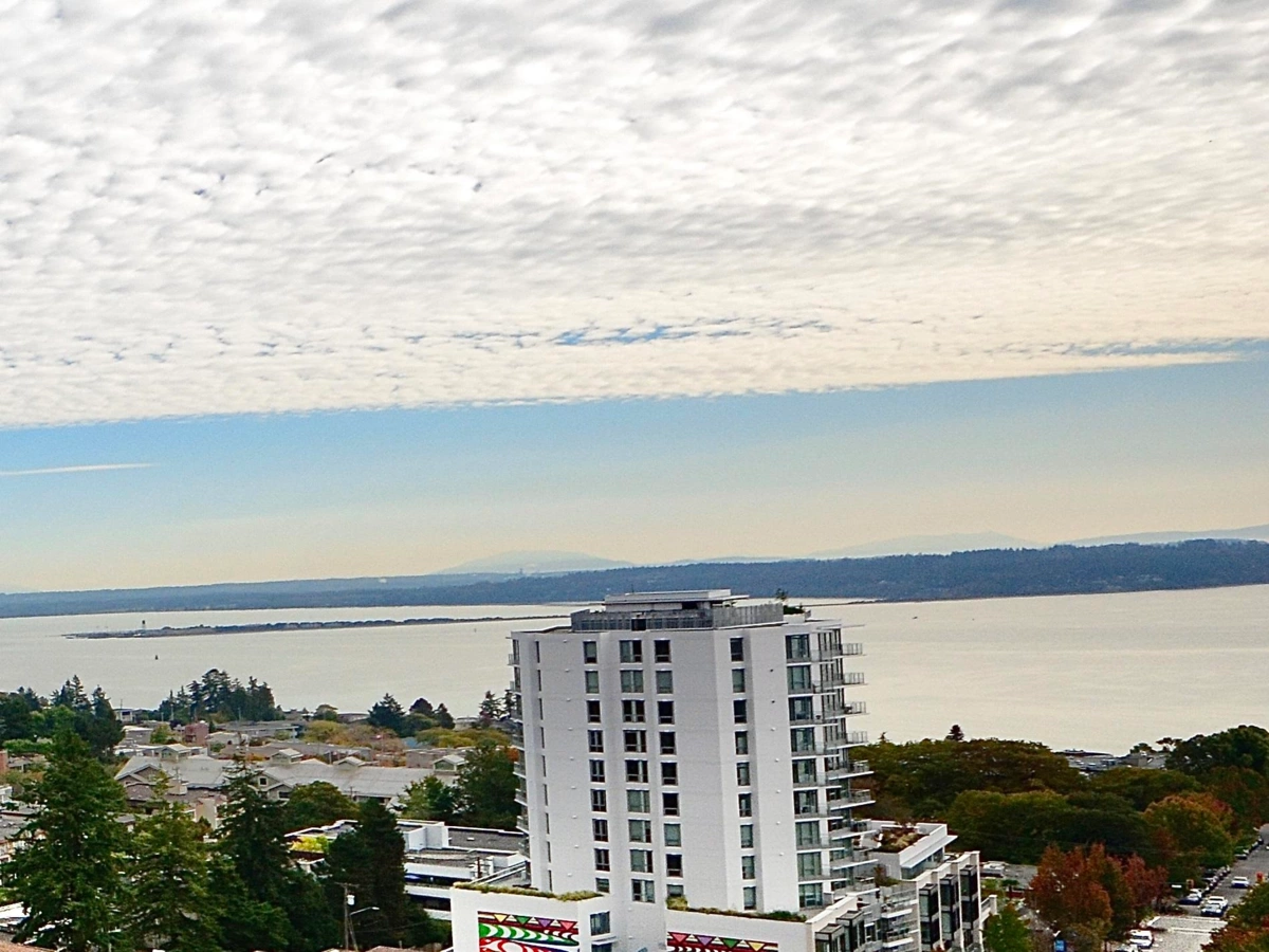Family Room Photo of 1406 1473 Johnston Road, White Rock, BC