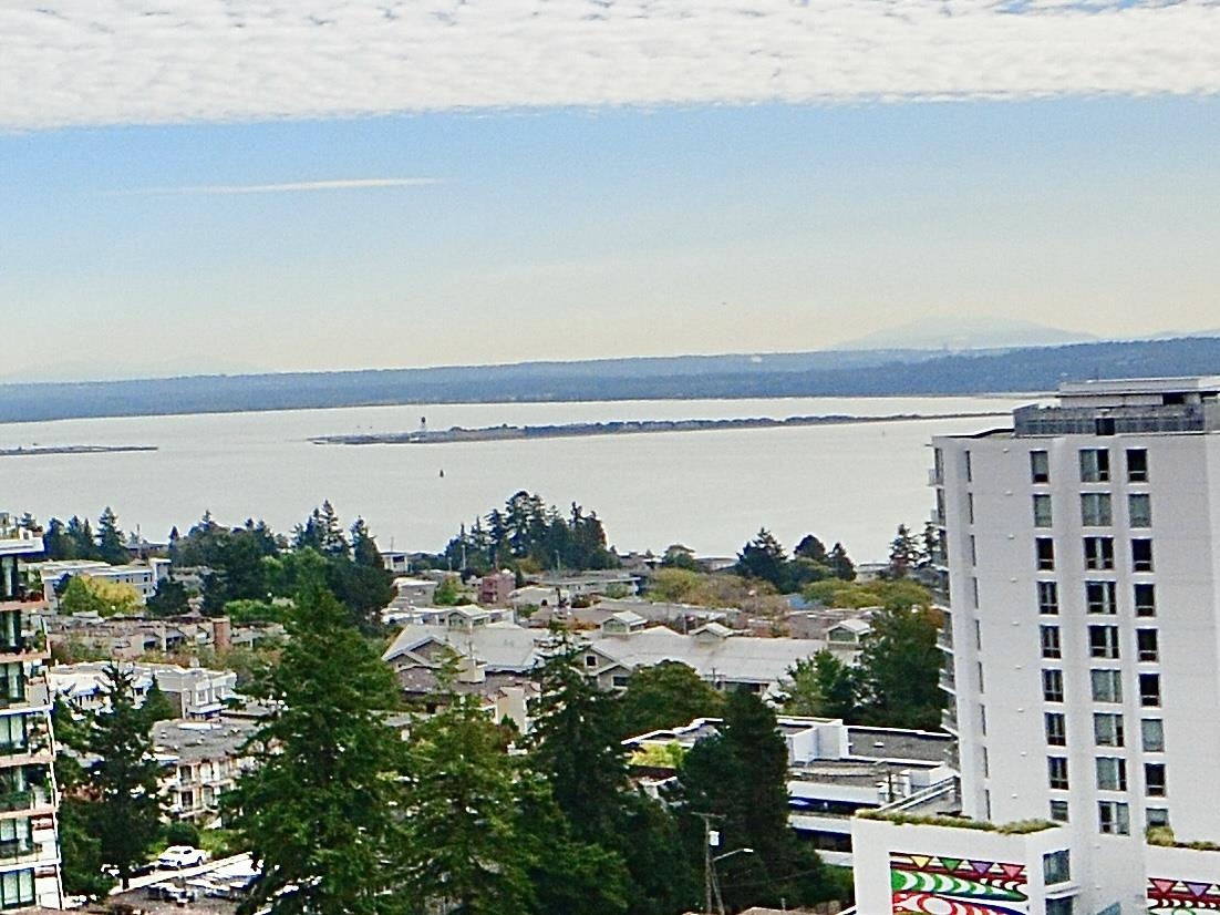 Living Room Photo of 1406 1473 Johnston Road, White Rock, BC