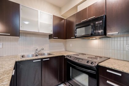 206 10455 University Drive, Surrey, BC, Surrey — Apartment/Condo for sale
