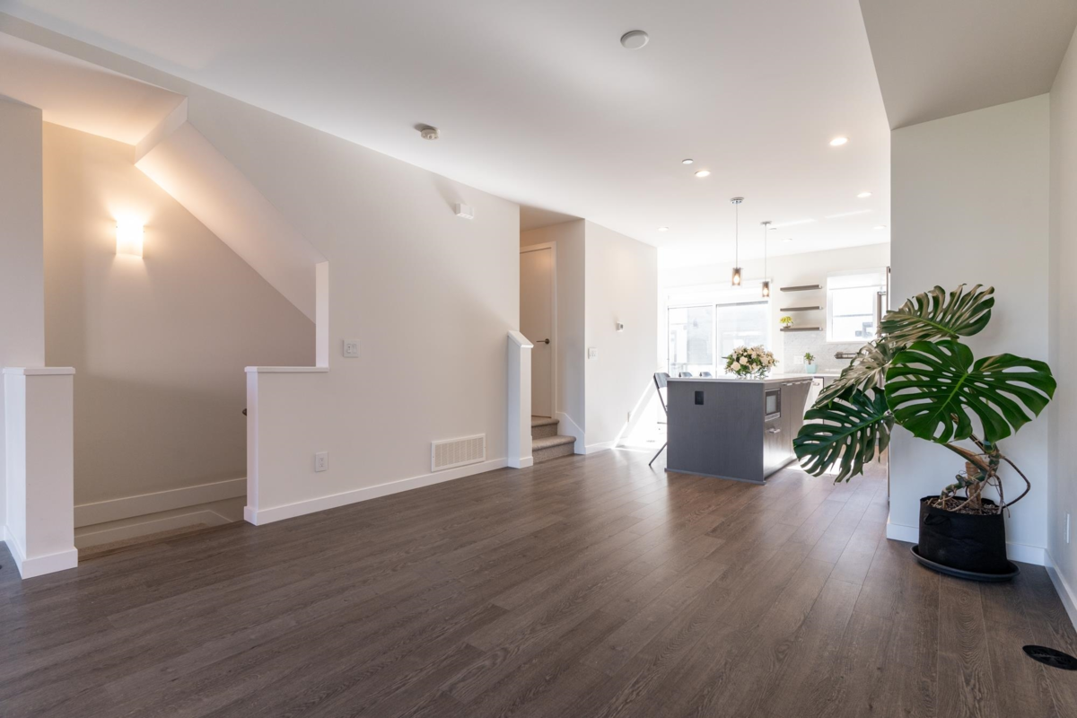 Kitchen Island Photo of 175 4738 Hemlock Way, Tsawwassen, BC