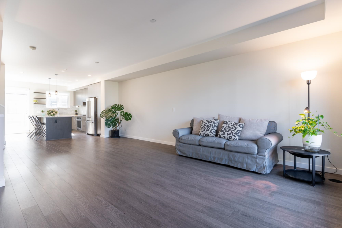 Kitchen Photo of 175 4738 Hemlock Way, Tsawwassen, BC