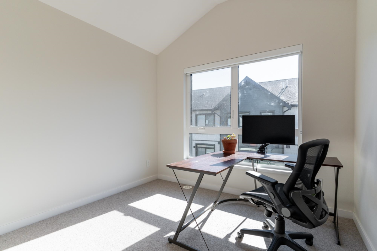Laundry Room Photo of 175 4738 Hemlock Way, Tsawwassen, BC