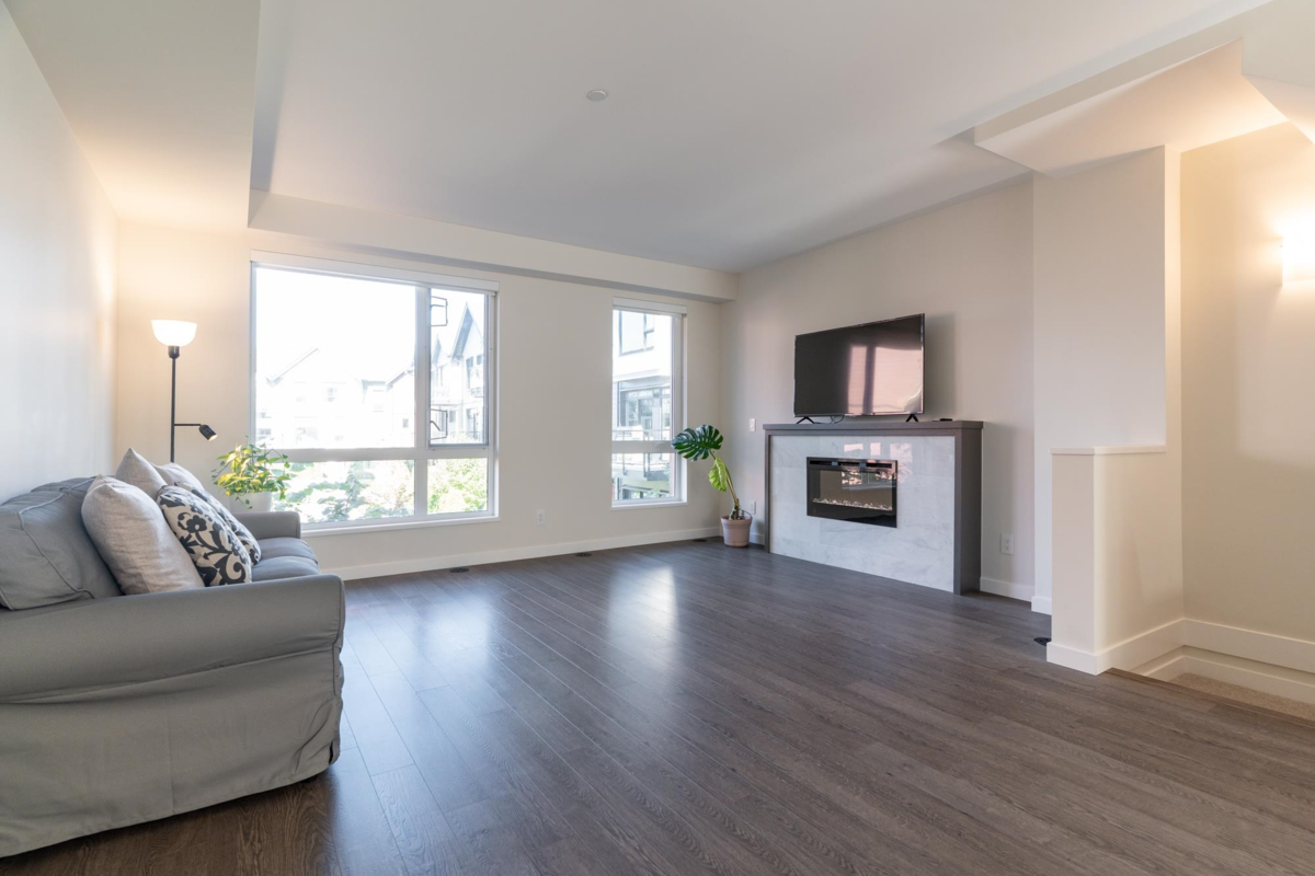 Living Room Photo of 175 4738 Hemlock Way, Tsawwassen, BC