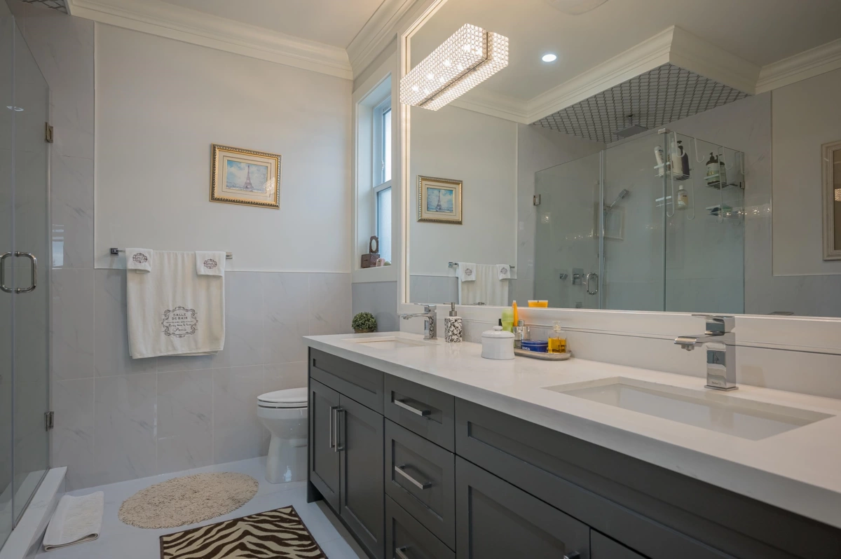 Entry Foyer Photo of 7608 144a Street, Surrey, BC