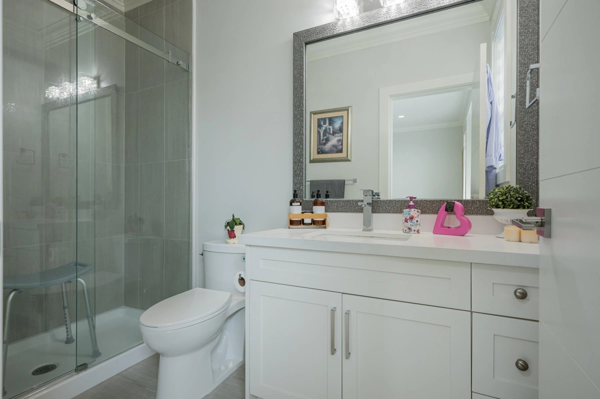 Powder Room Photo of 7608 144a Street, Surrey, BC