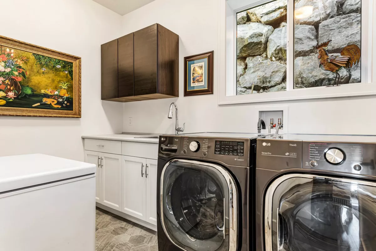 Laundry Room Photo of 71 50778 Ledgestone Place, Chilliwack, BC