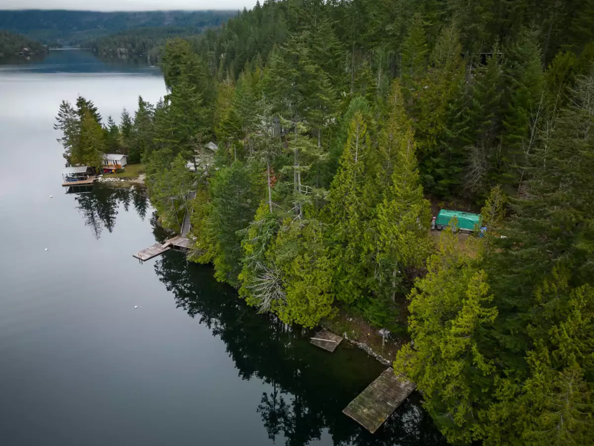 Primary Bathroom Photo of 122 7101 Sakinaw Woods, Pender Harbour, BC