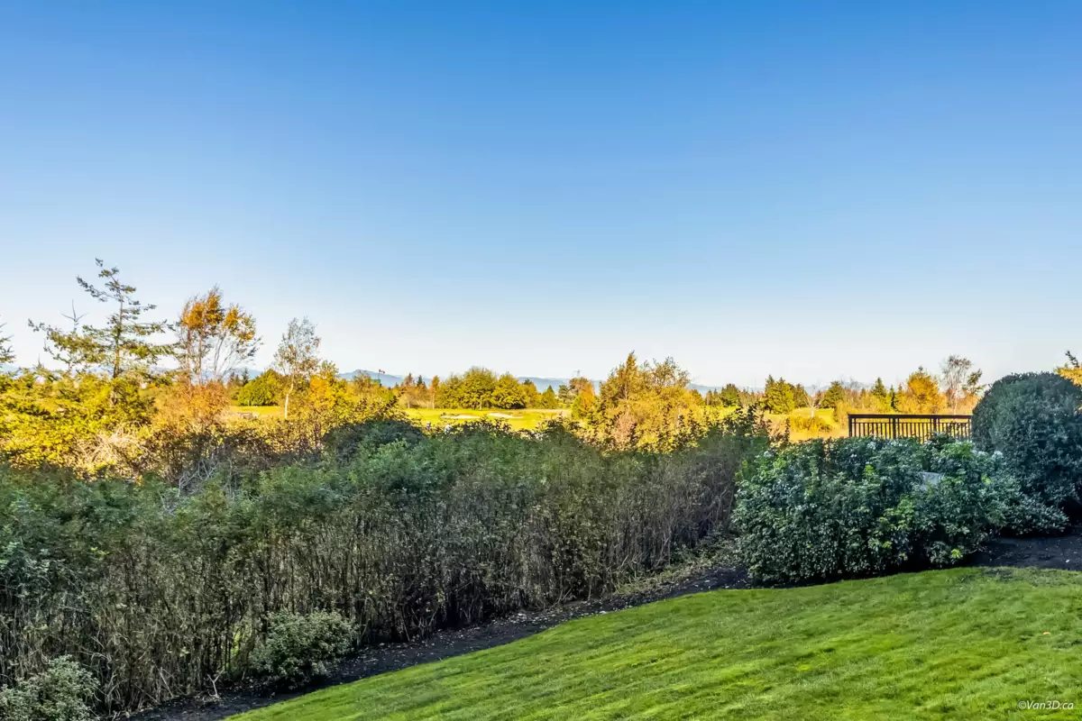 Hallway Photo of 112 5055 Springs Boulevard, Tsawwassen, BC
