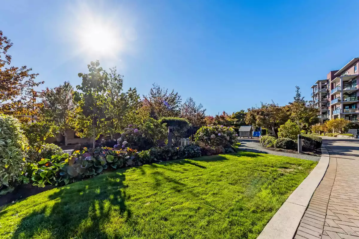 Hot Tub / Spa Photo of 112 5055 Springs Boulevard, Tsawwassen, BC