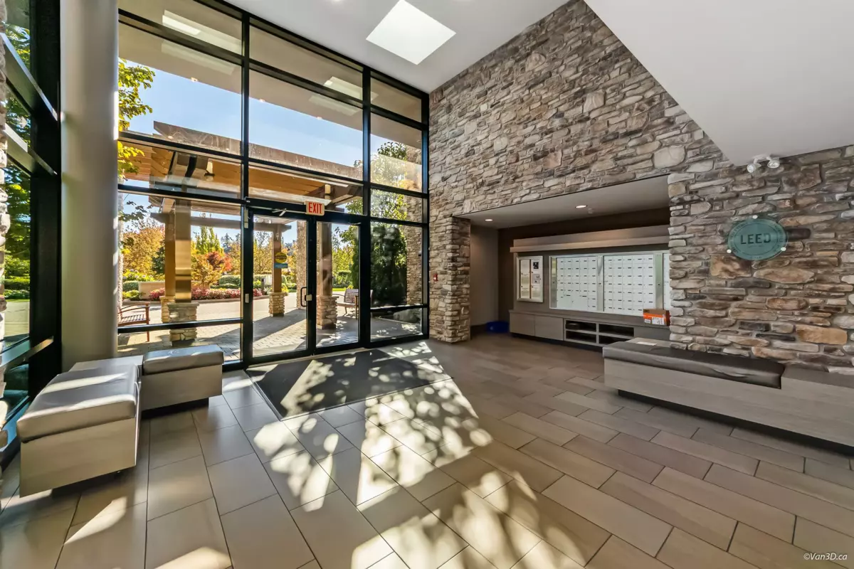 Living Room Photo of 112 5055 Springs Boulevard, Tsawwassen, BC