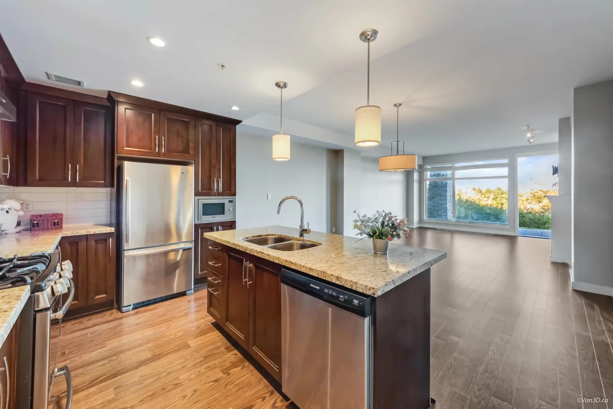 Primary Bathroom Photo of 112 5055 Springs Boulevard, Tsawwassen, BC