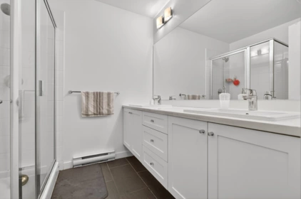 Primary Bathroom Photo of 108 15825 85 Avenue, Surrey, BC