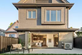 2 847 E 10th Avenue, Vancouver, BC