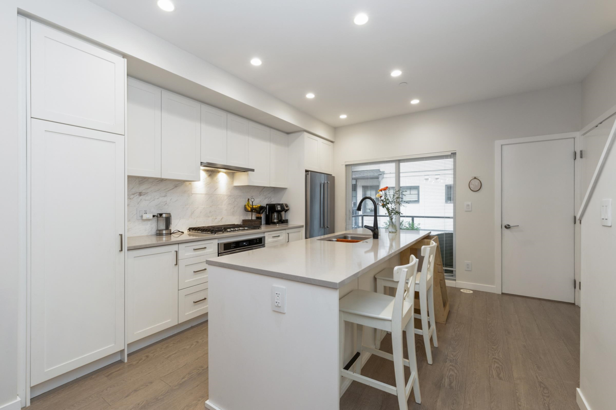 Kitchen Island Photo of 159 19451 Sutton Avenue, Pitt Meadows, BC