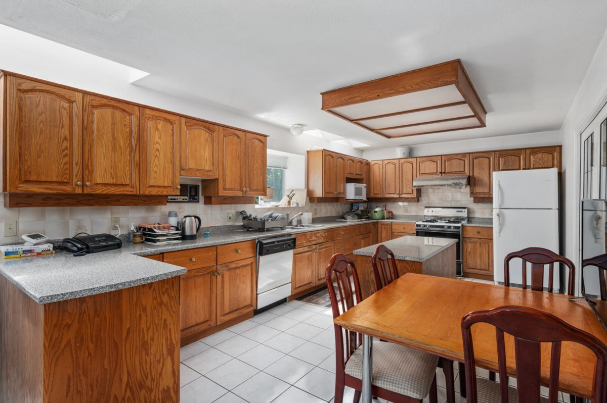 Kitchen Island Photo of 3662 W 49th Avenue, Vancouver, BC