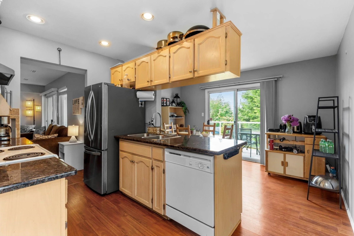 Kitchen Island Photo of 50 32361 Mcrae Avenue, Mission, BC