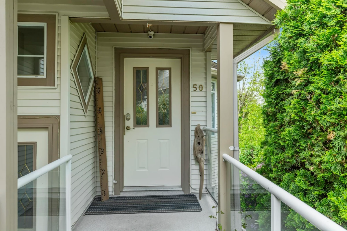 Living Room Photo of 50 32361 Mcrae Avenue, Mission, BC
