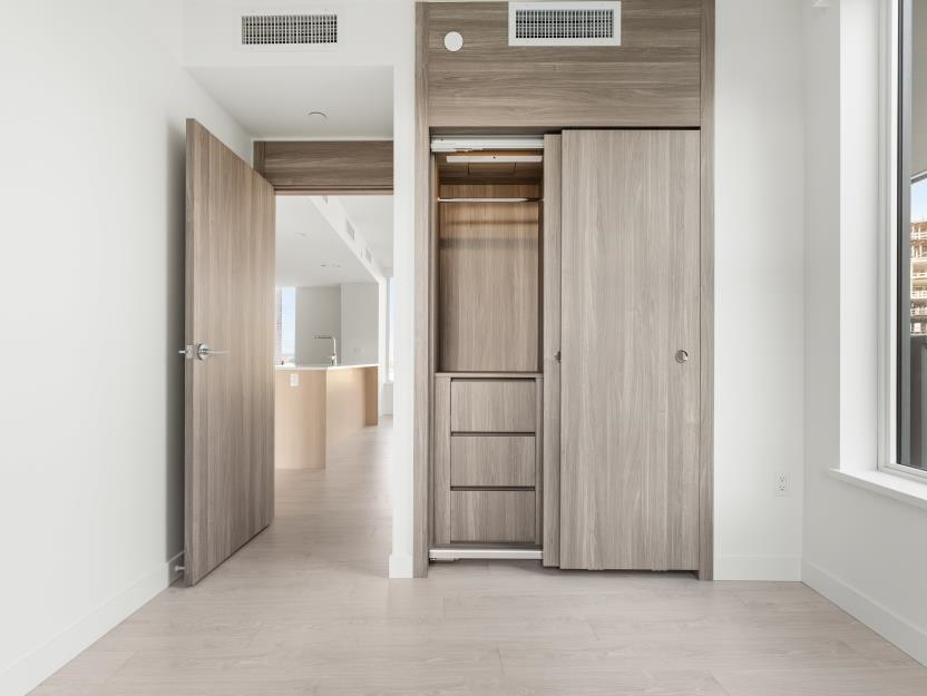 Hallway Photo of 581 8671 Hazelbridge Way, Richmond, BC