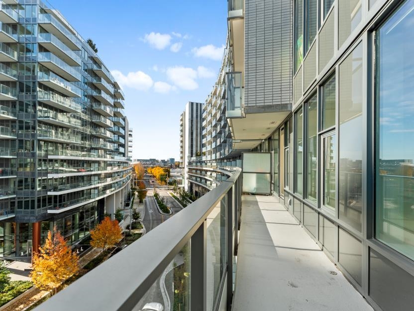 Swimming Pool Photo of 581 8671 Hazelbridge Way, Richmond, BC