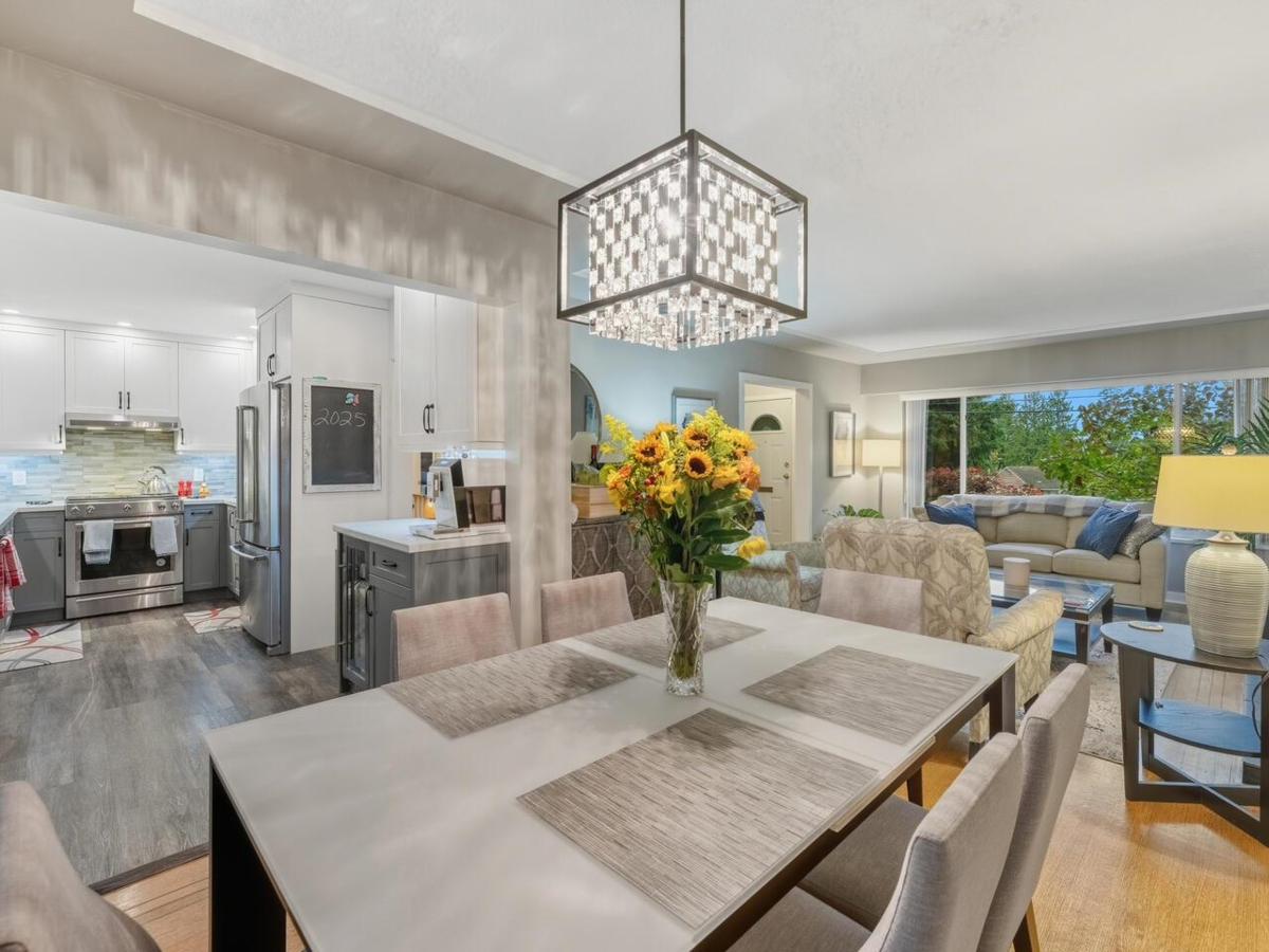 Kitchen Island Photo of 9434 113b Street, Delta, BC