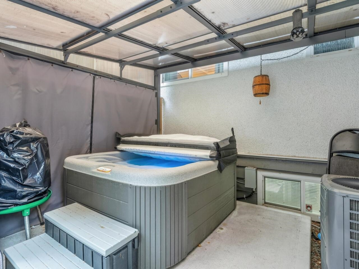 Swimming Pool Photo of 9434 113b Street, Delta, BC