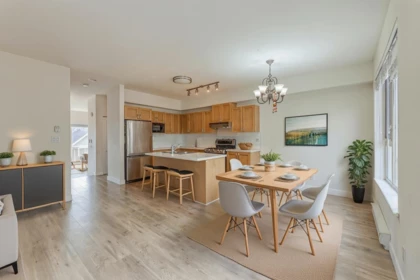 140 3105 Dayanee Springs Boulevard, Coquitlam, BC