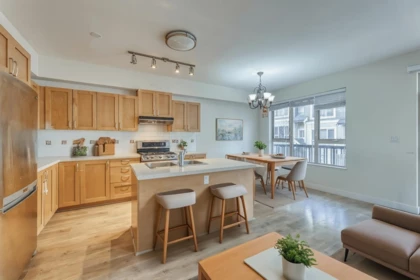 140 3105 Dayanee Springs Boulevard, Coquitlam, BC