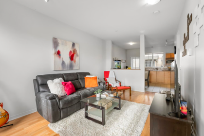 Kitchen Photo of 56 5839 Panorama Drive, Surrey, BC