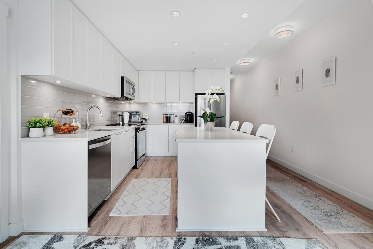 Kitchen Island Photo of 316 2382 Atkins Avenue, Port Coquitlam, BC