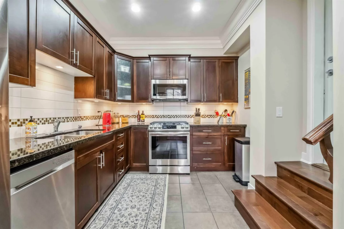 Kitchen Photo of 35 35626 Mckee Road, Abbotsford, BC